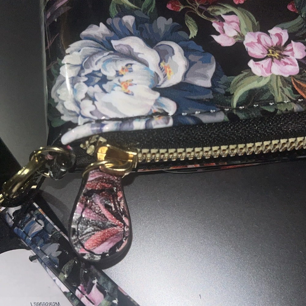 Black floral wallet Mundi ecofriendly sz m wristlet - Picture 6 of 9